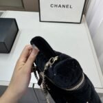 Chanel Vanity With Chain Velvet Diamante And Gold Tone Metal Black 19Cm AP4860 B17652 94305 - Image 4